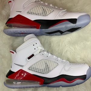 BRAND NEW Jordan Mars 270